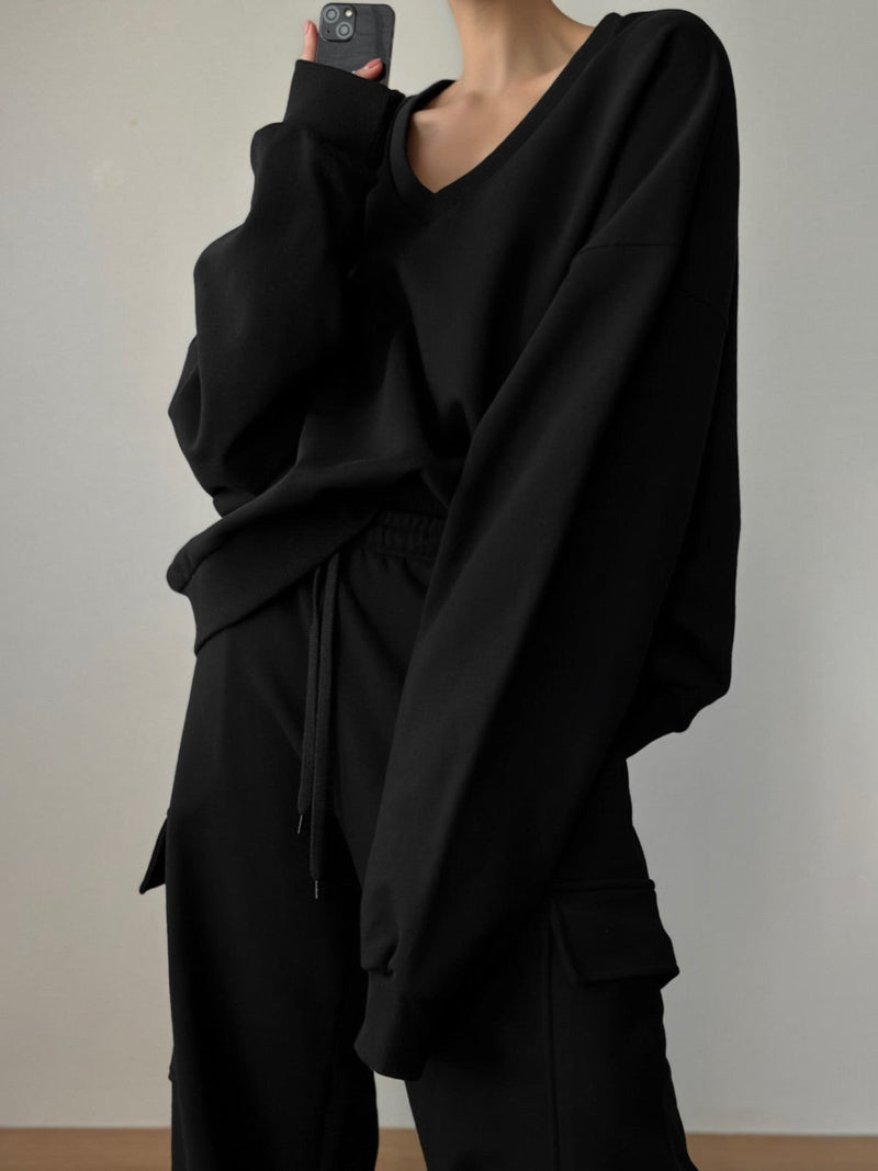 OVERSIZED V-NECK SWEATSHIRT