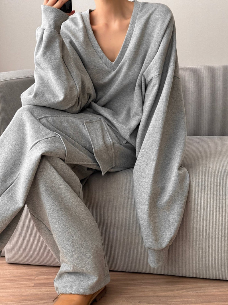 OVERSIZED V-NECK SWEATSHIRT