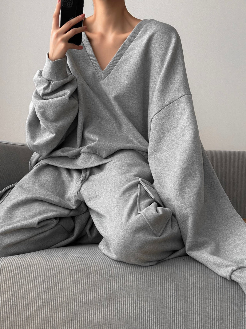 OVERSIZED V-NECK SWEATSHIRT