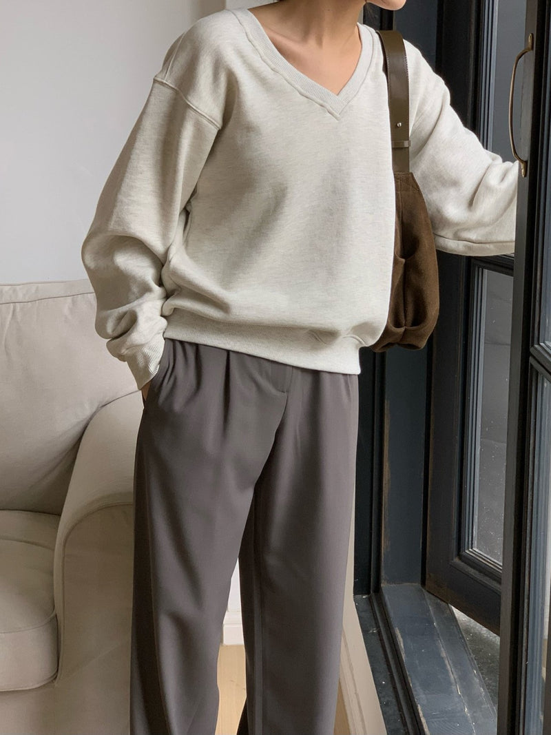 V NECK OVERSIZED SWEATSHIRT