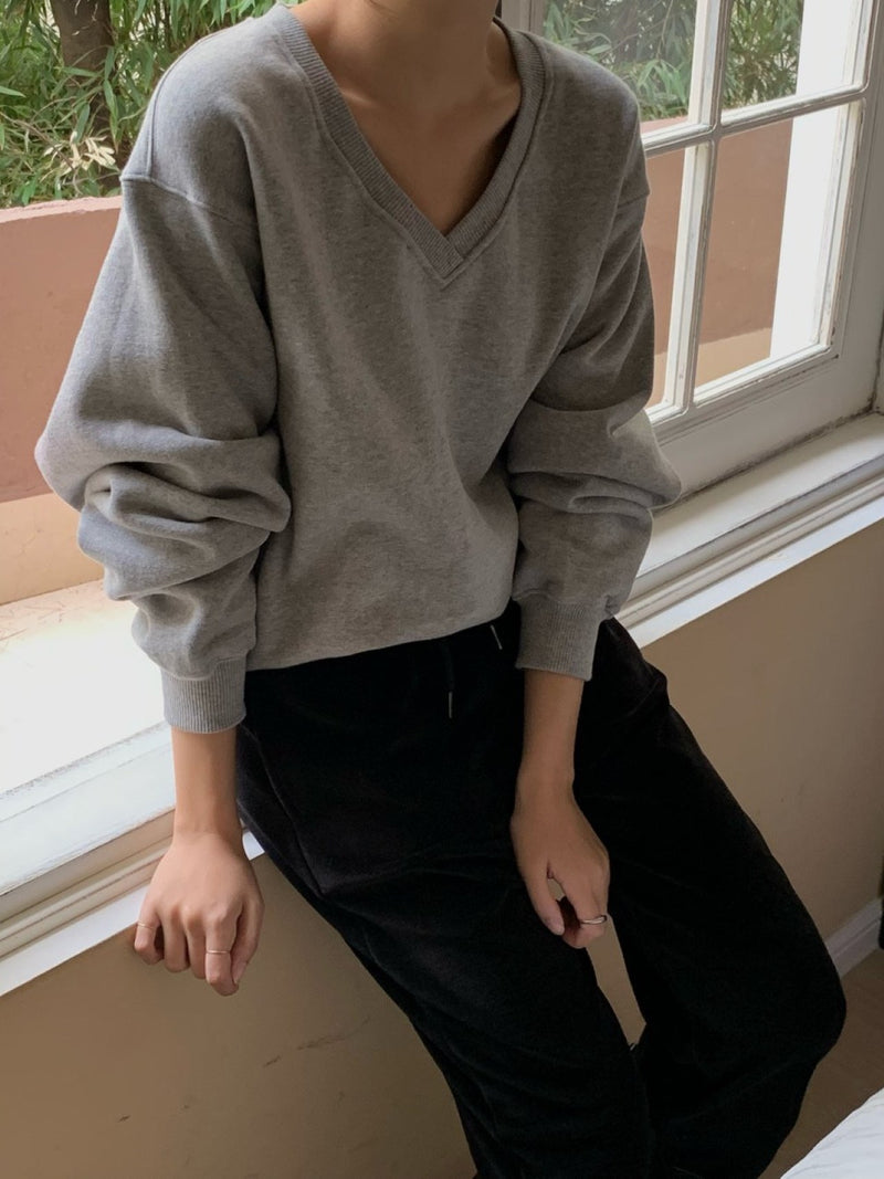 V NECK OVERSIZED SWEATSHIRT