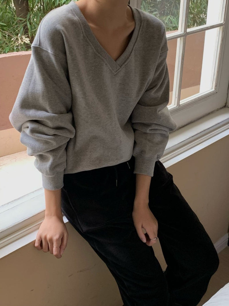 V NECK OVERSIZED SWEATSHIRT