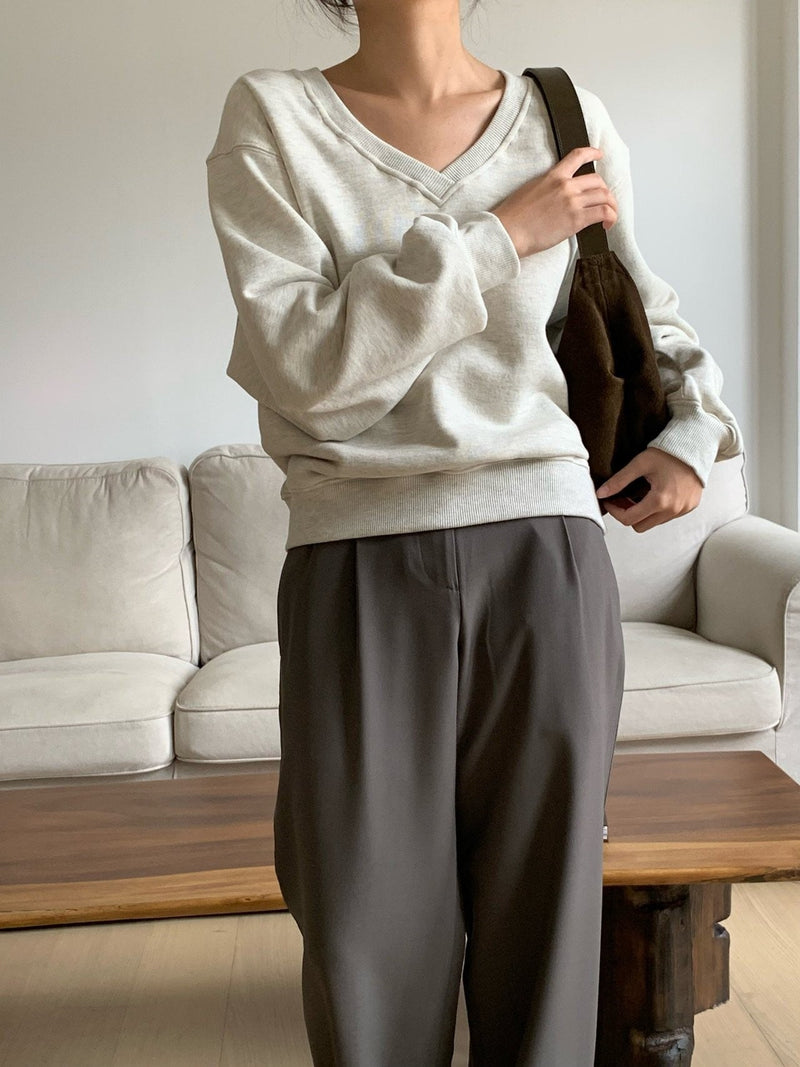 V NECK OVERSIZED SWEATSHIRT