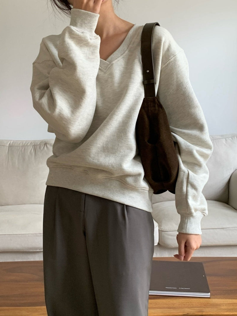 V NECK OVERSIZED SWEATSHIRT