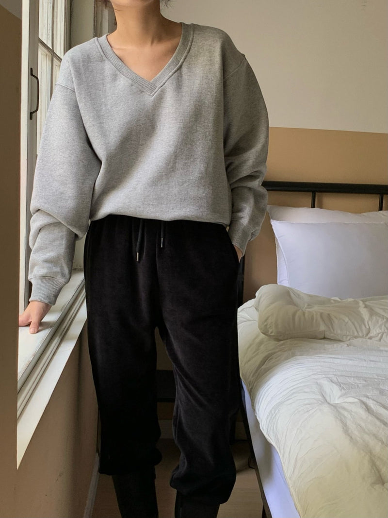 V NECK OVERSIZED SWEATSHIRT