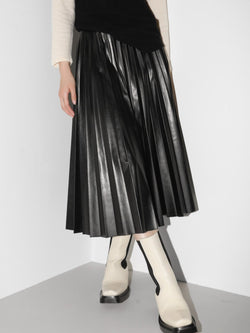 VEGAN LEATHER PLEATED FLARE SKIRT