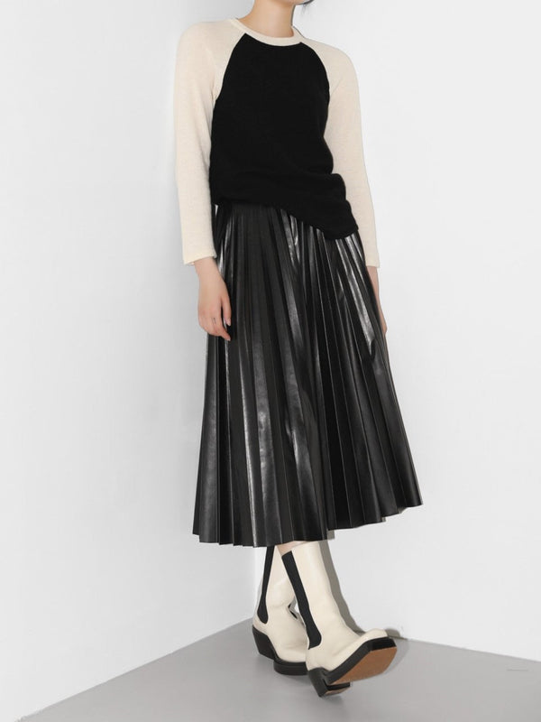 VEGAN LEATHER PLEATED FLARE SKIRT