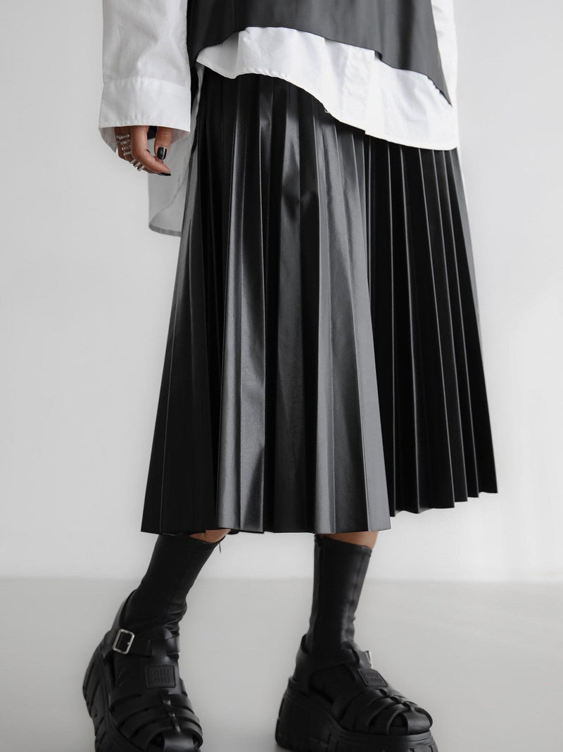 VEGAN LEATHER PLEATED FLARE SKIRT