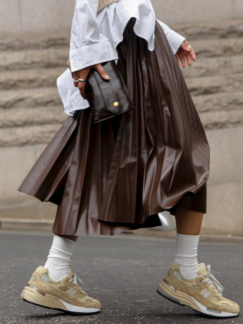 VEGAN LEATHER PLEATED FLARE SKIRT