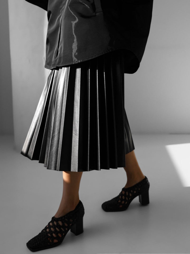 VEGAN LEATHER PLEATED FLARE SKIRT