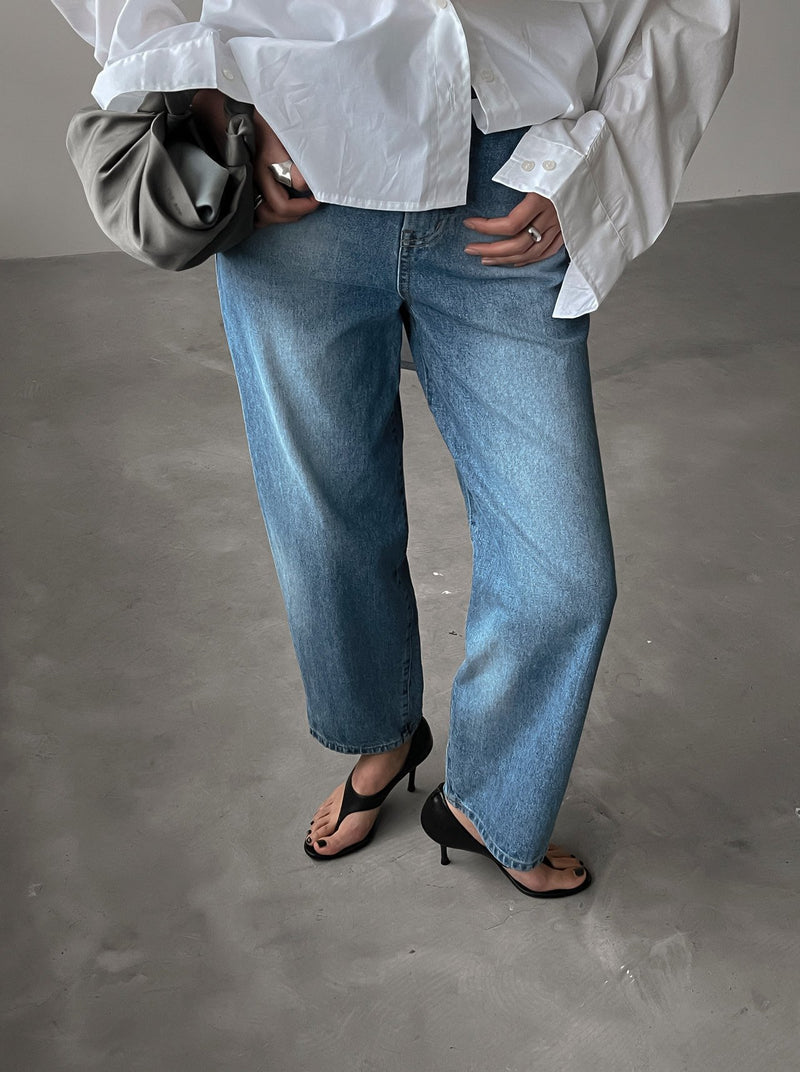 VOLUME WASHED BLUE DENIM JEANS