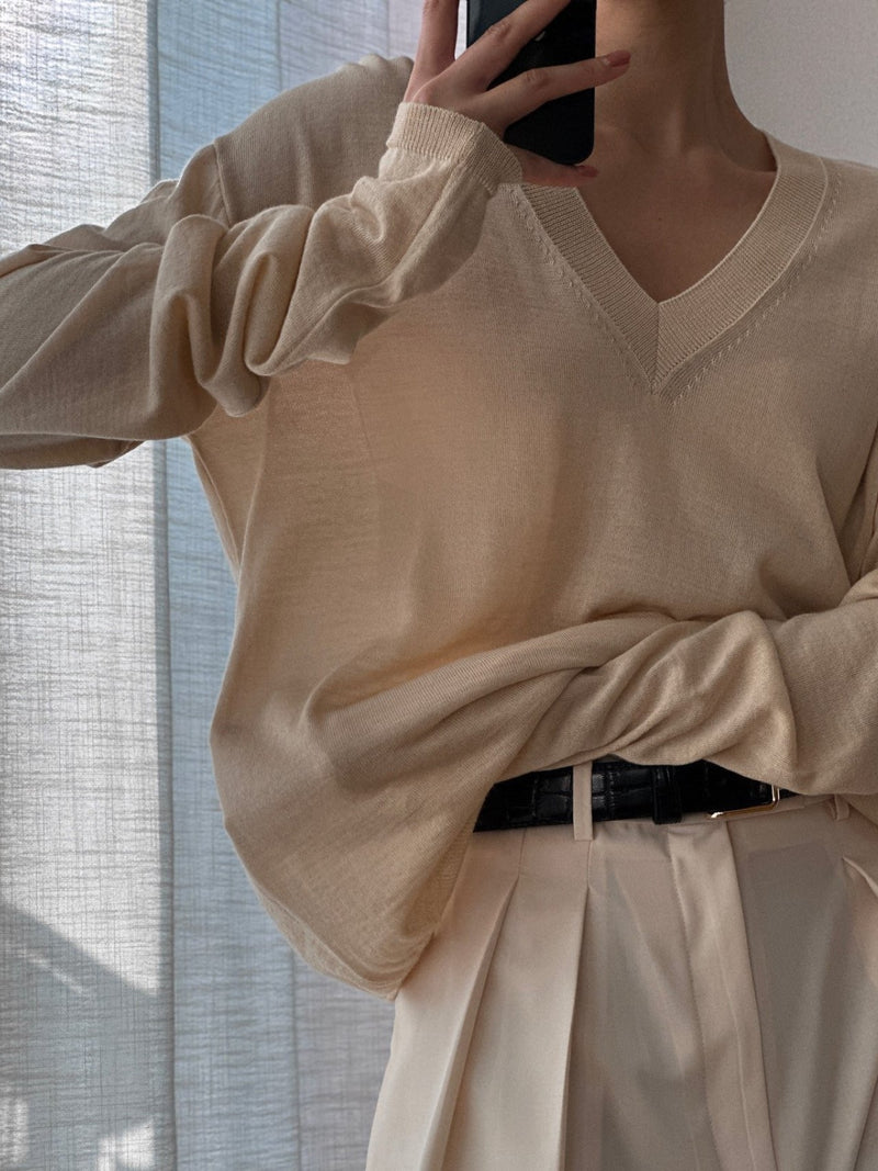WOOL SILK DEEP V-NECK LONG SLEEVED KNIT