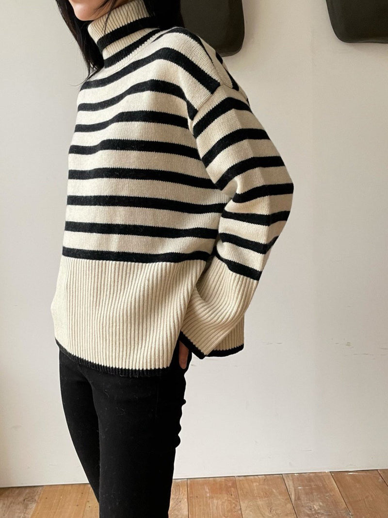 WOOL STRIPED TURTLENECK SIDE SLIT KNIT