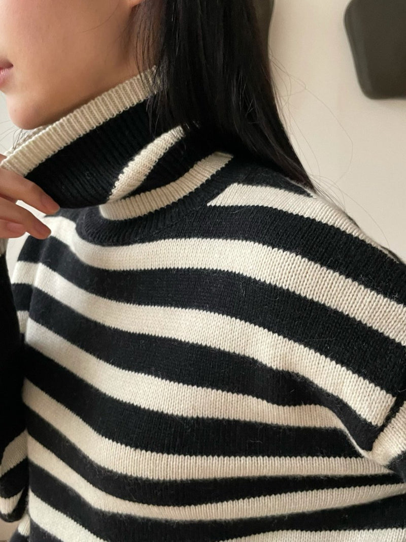 WOOL STRIPED TURTLENECK SIDE SLIT KNIT