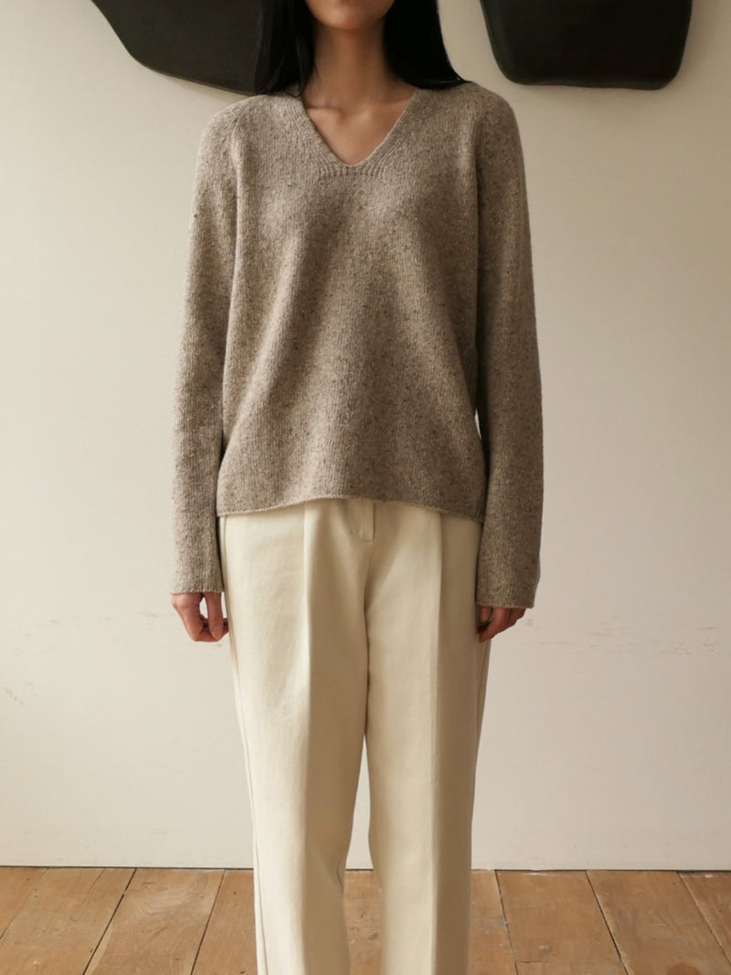 WOOLEN V-NECK KNIT