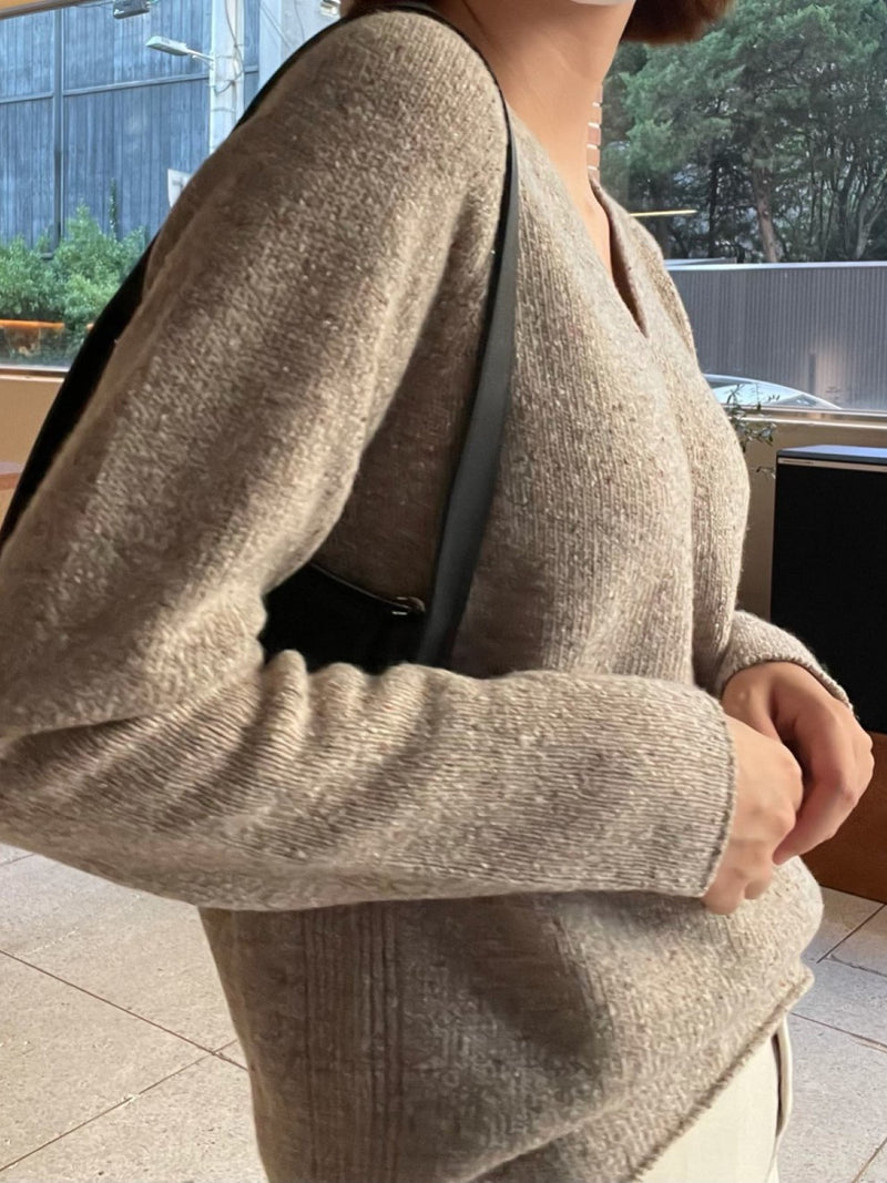 WOOLEN V-NECK KNIT