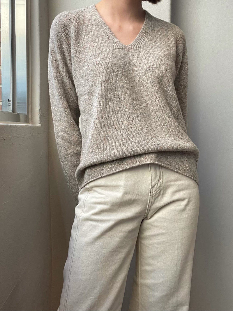 WOOLEN V-NECK KNIT