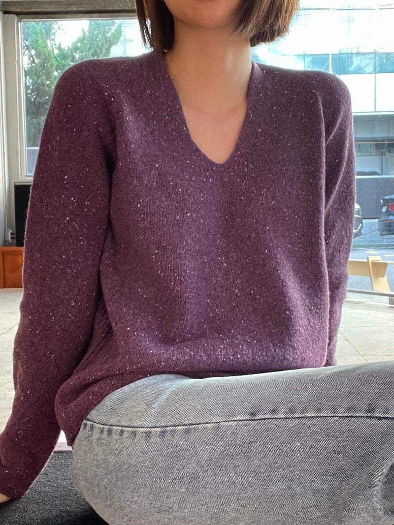 WOOLEN V-NECK KNIT