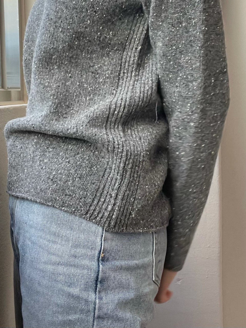 WOOLEN V-NECK KNIT