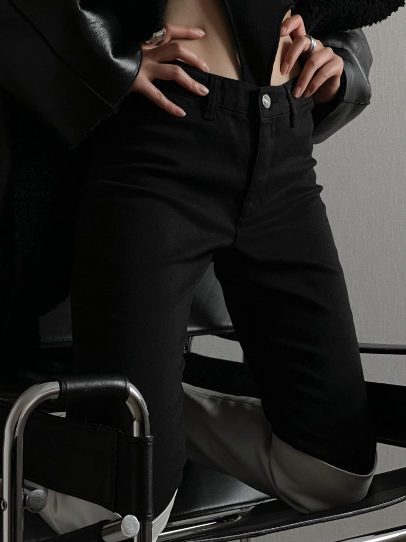 CLASSIC BLACK SKINNY JEANS