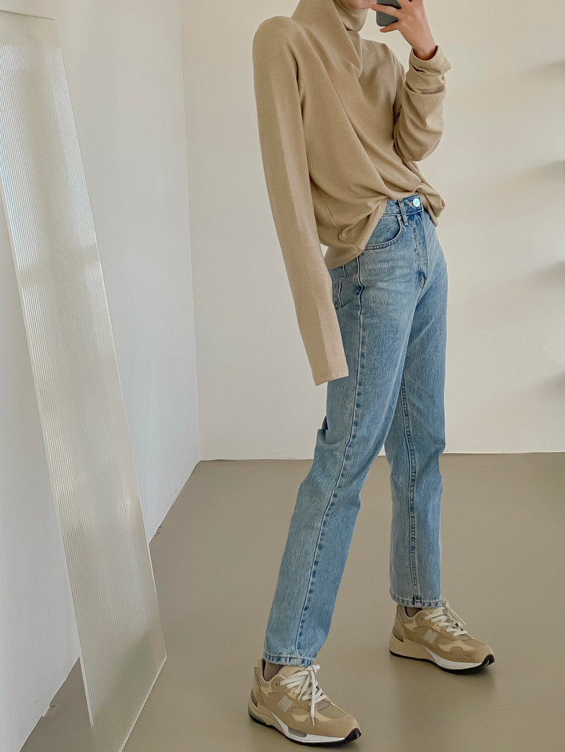 CLASSIC WASHED BLUE DENIM JEANS