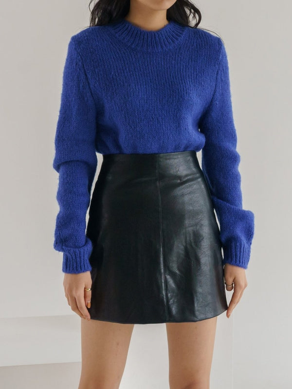 CLASSIC ROUND NECK WOOL SWEATER