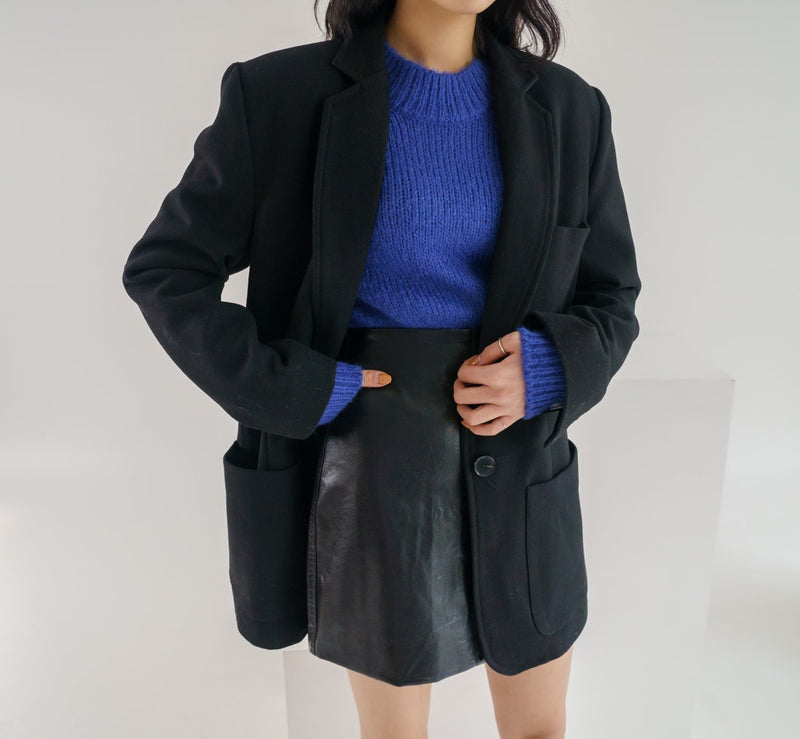 CLASSIC ROUND NECK WOOL SWEATER