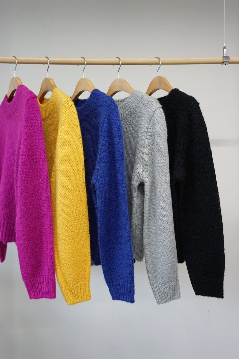 CLASSIC ROUND NECK WOOL SWEATER