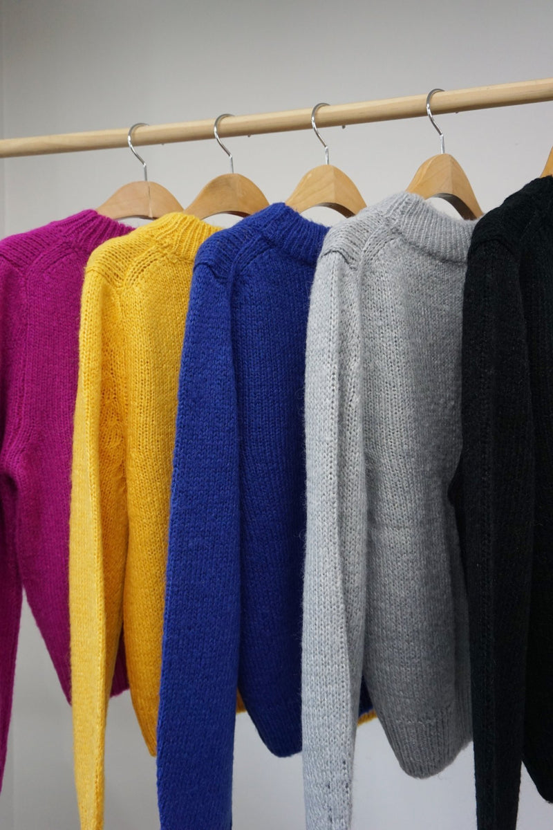 CLASSIC ROUND NECK WOOL SWEATER