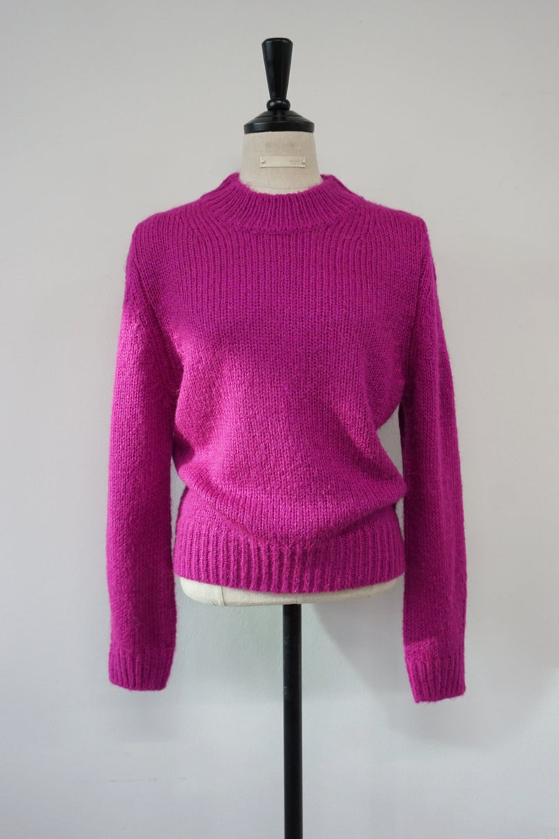 CLASSIC ROUND NECK WOOL SWEATER