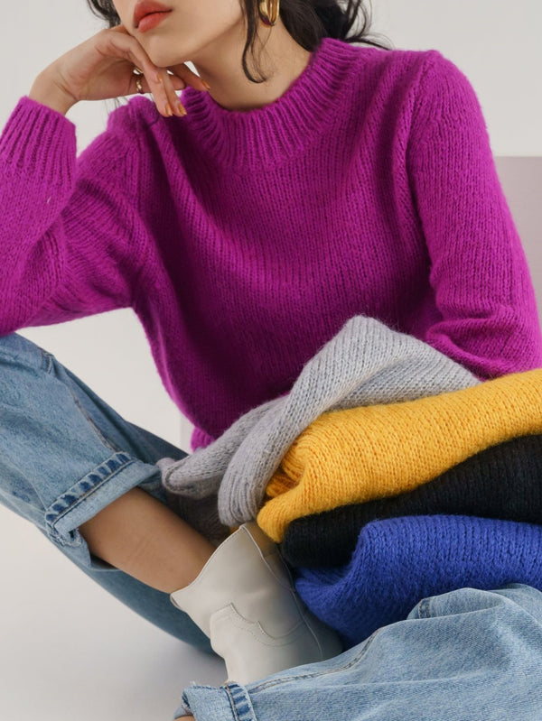 CLASSIC ROUND NECK WOOL SWEATER