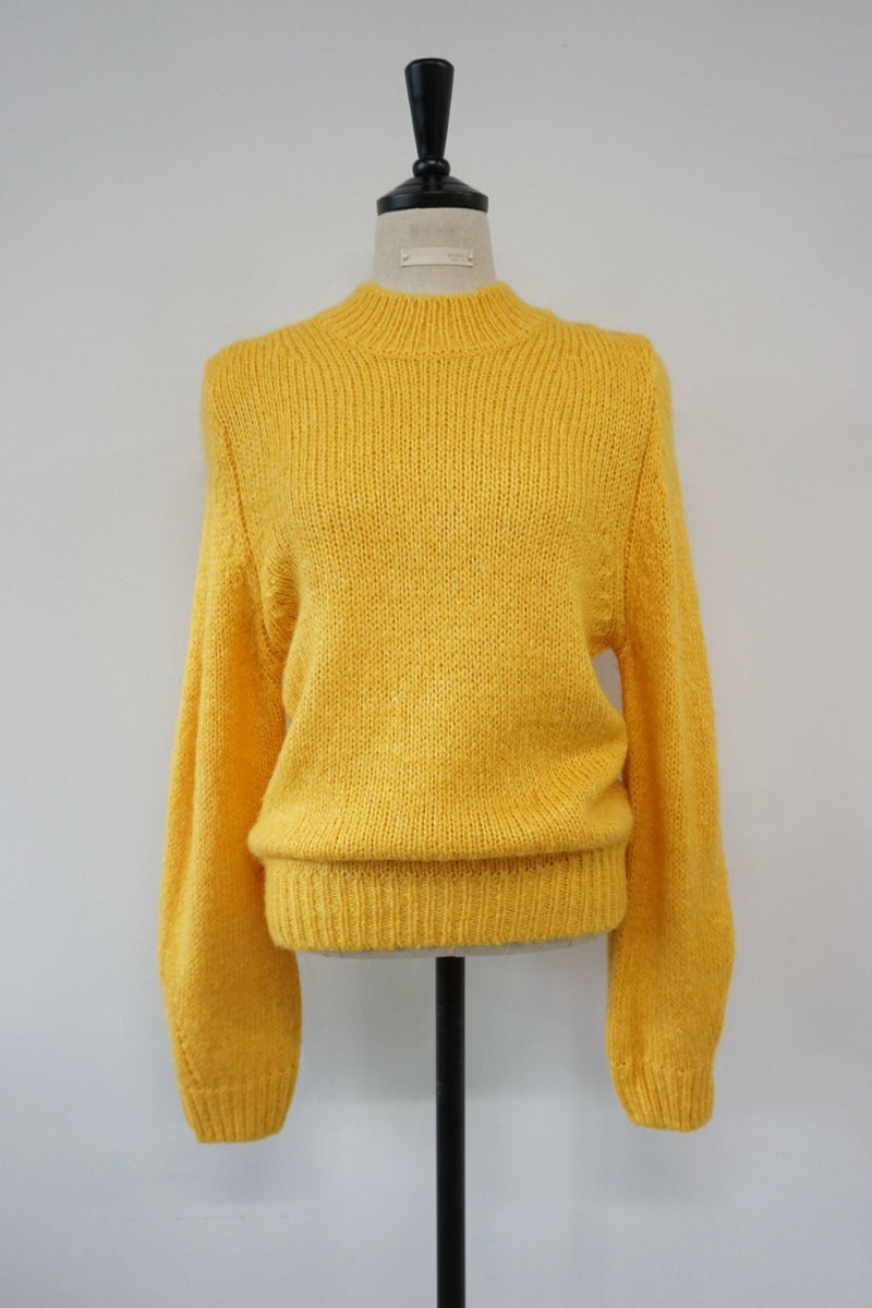 CLASSIC ROUND NECK WOOL SWEATER