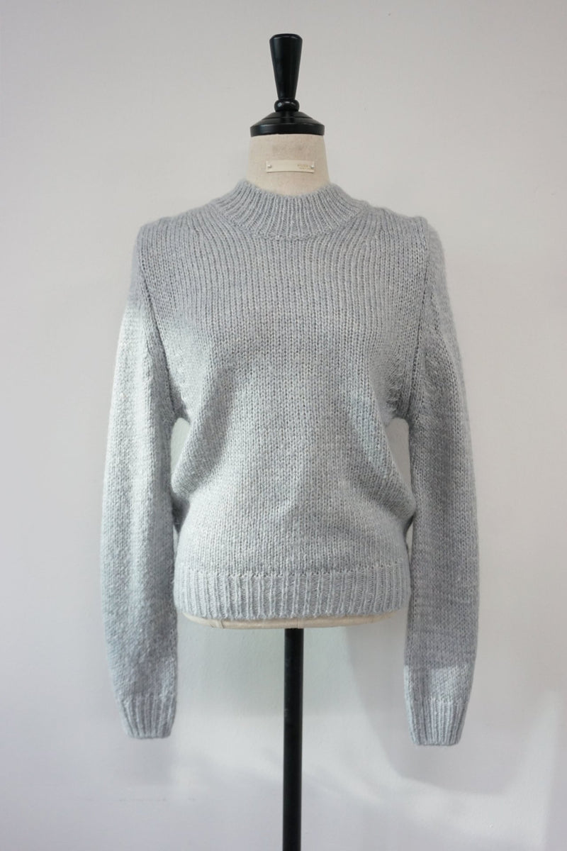 CLASSIC ROUND NECK WOOL SWEATER