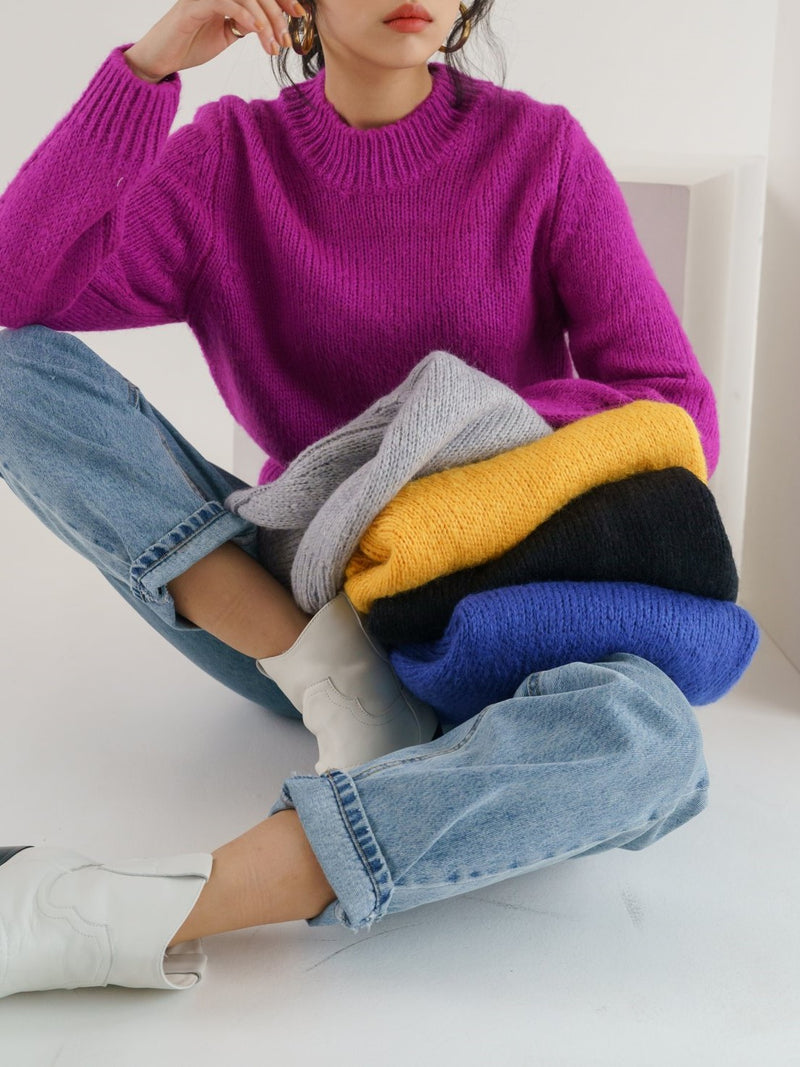 CLASSIC ROUND NECK WOOL SWEATER