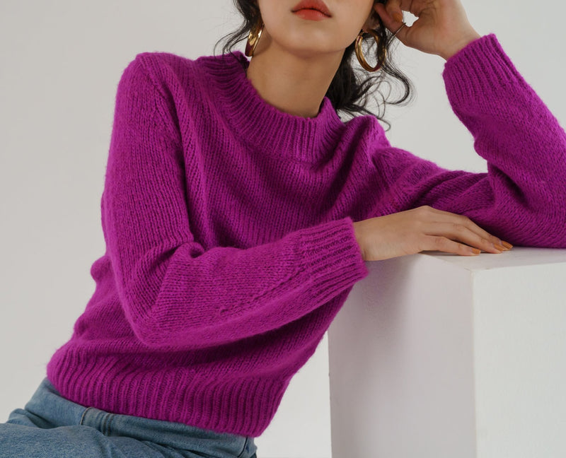 CLASSIC ROUND NECK WOOL SWEATER
