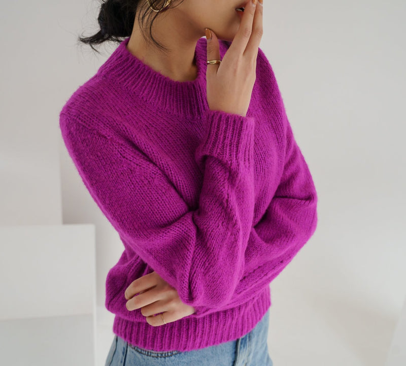 CLASSIC ROUND NECK WOOL SWEATER