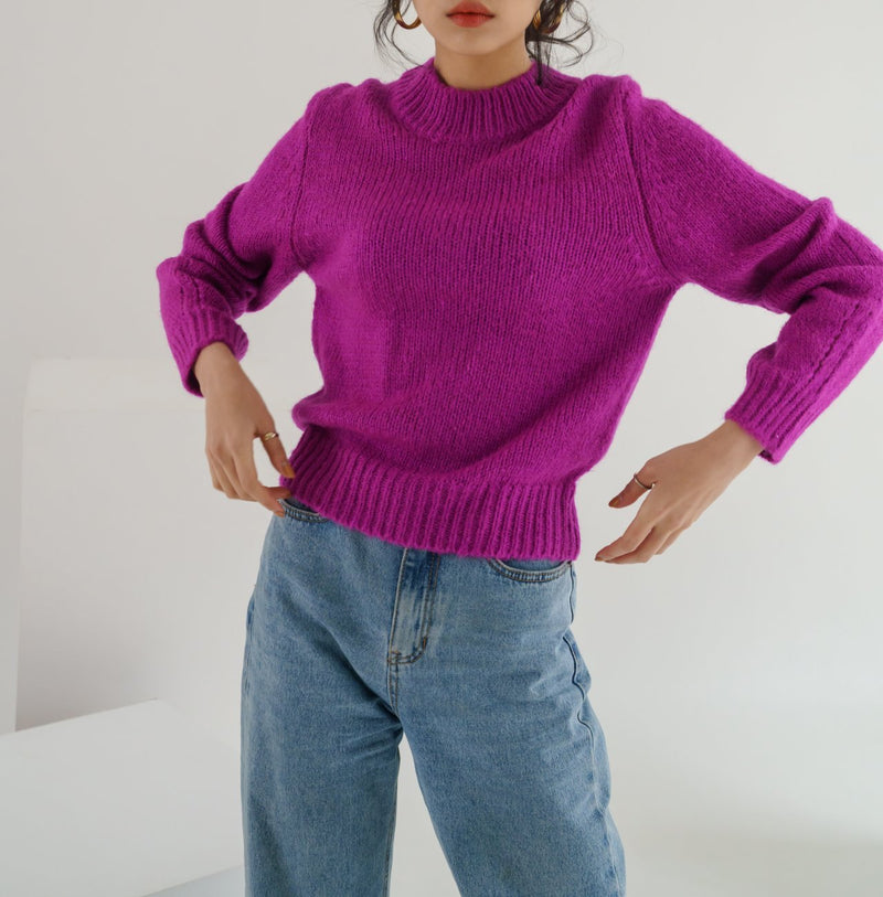 CLASSIC ROUND NECK WOOL SWEATER