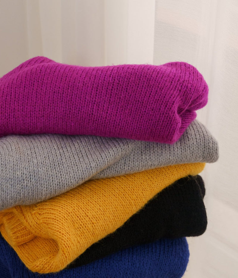 CLASSIC ROUND NECK WOOL SWEATER