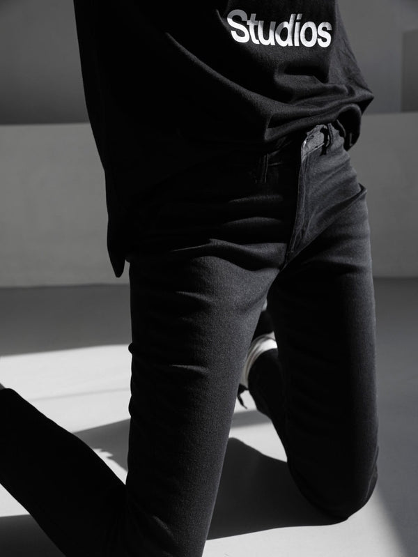 CLASSIC BLACK SKINNY JEANS