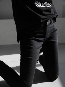 CLASSIC BLACK SKINNY JEANS