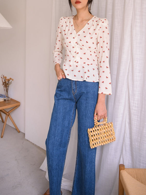 V-NECK FLORAL BLOUSE