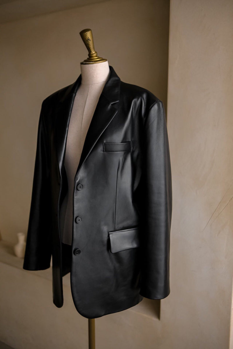 CLASSIC OVERSIZED LEATHER BLAZER