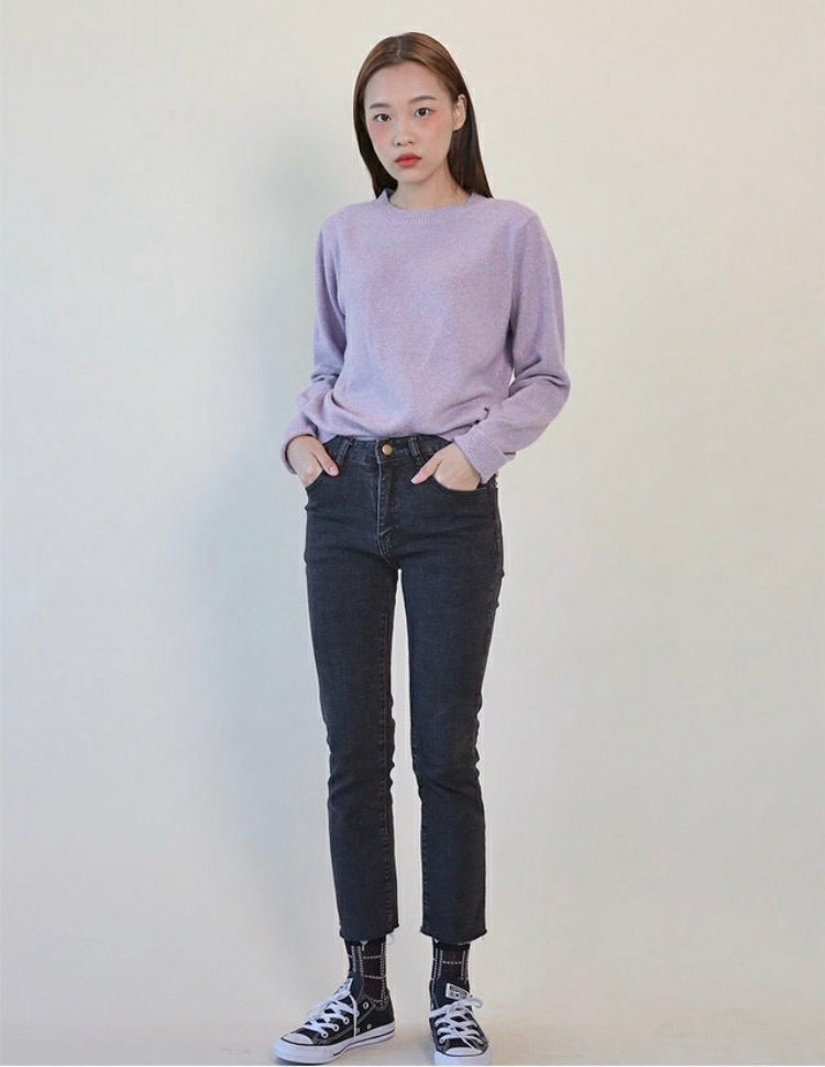 BASIC ROUND NECK SWEATER