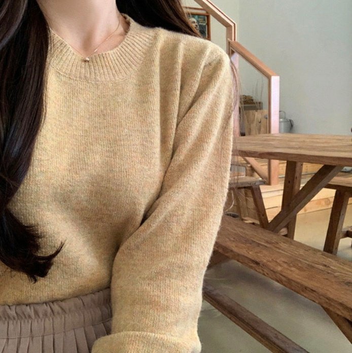 BASIC ROUND NECK SWEATER