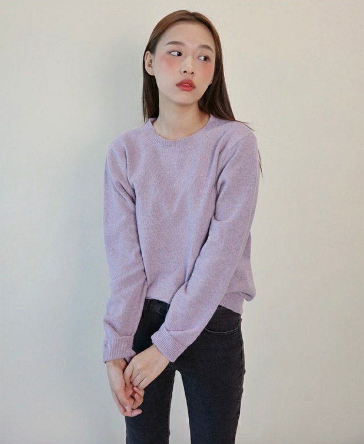 BASIC ROUND NECK SWEATER