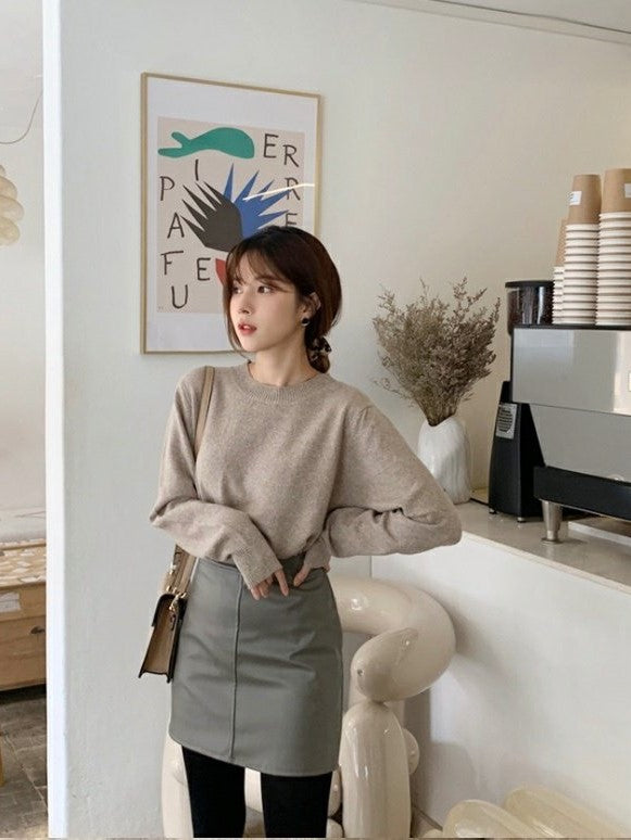 BASIC ROUND NECK SWEATER
