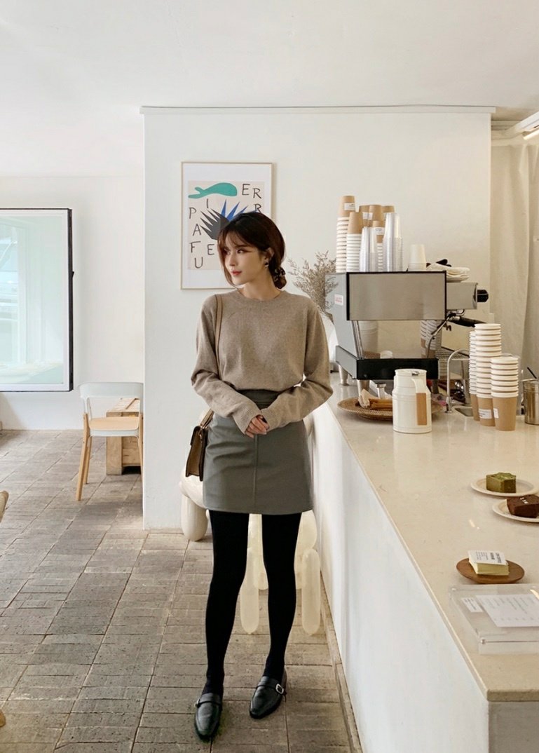 BASIC ROUND NECK SWEATER