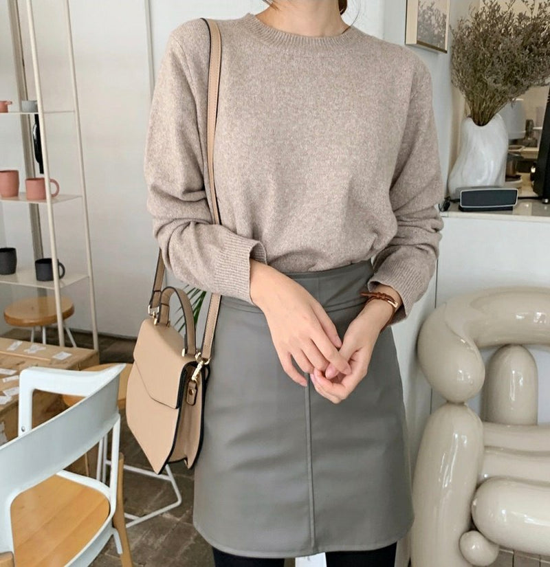 BASIC ROUND NECK SWEATER