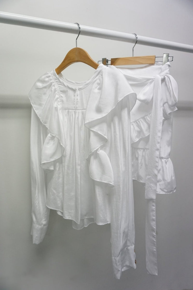 CLASSIC AURORA RUFFLE BLOUSE