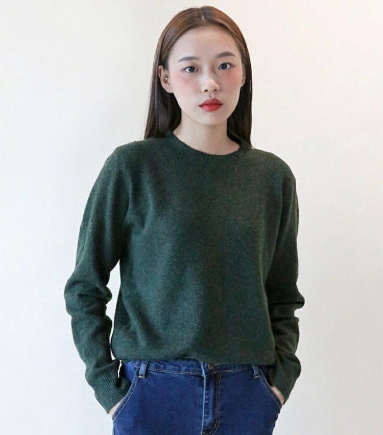 BASIC ROUND NECK SWEATER